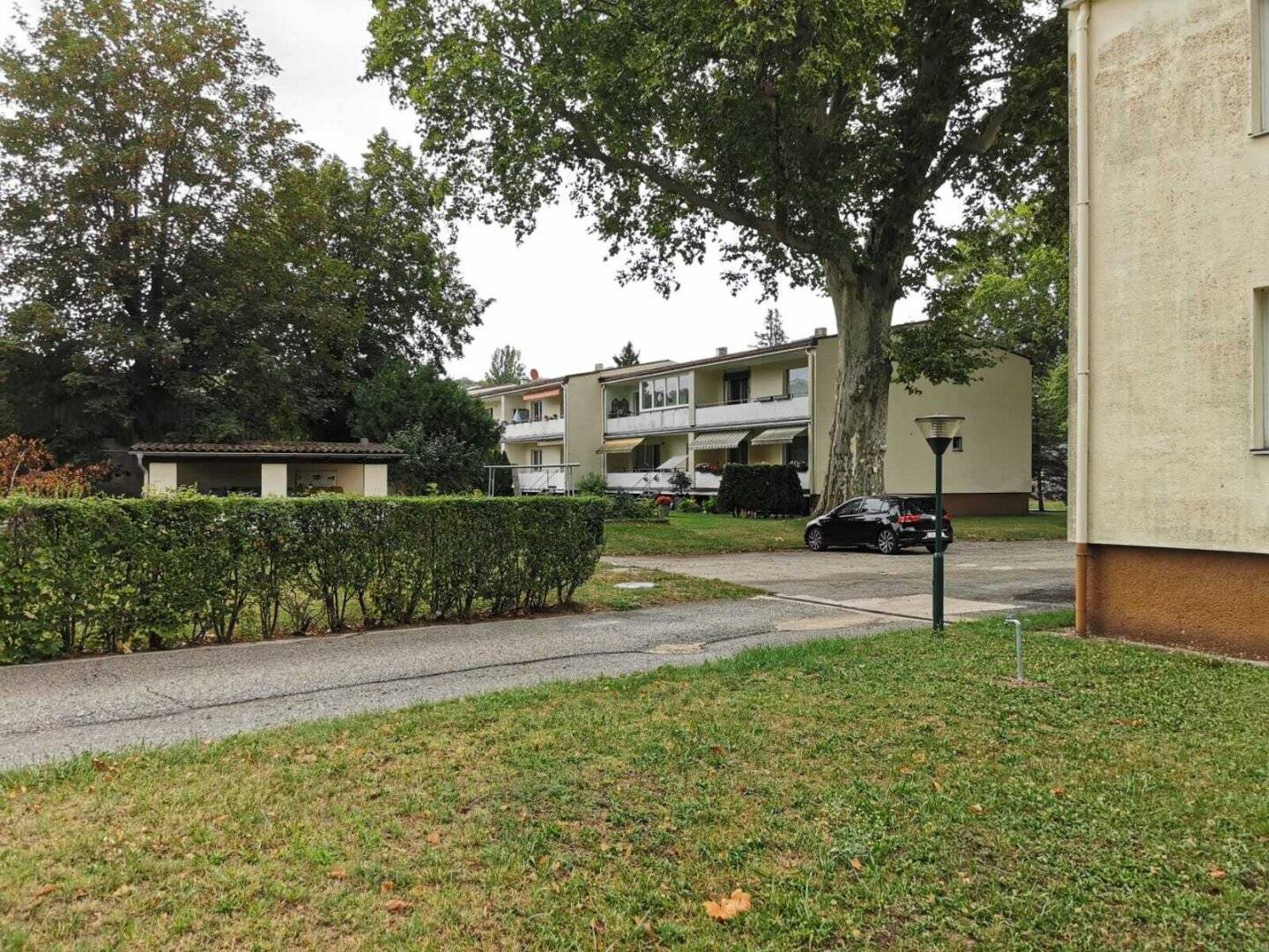Sunny 3-room apartment with garden use
