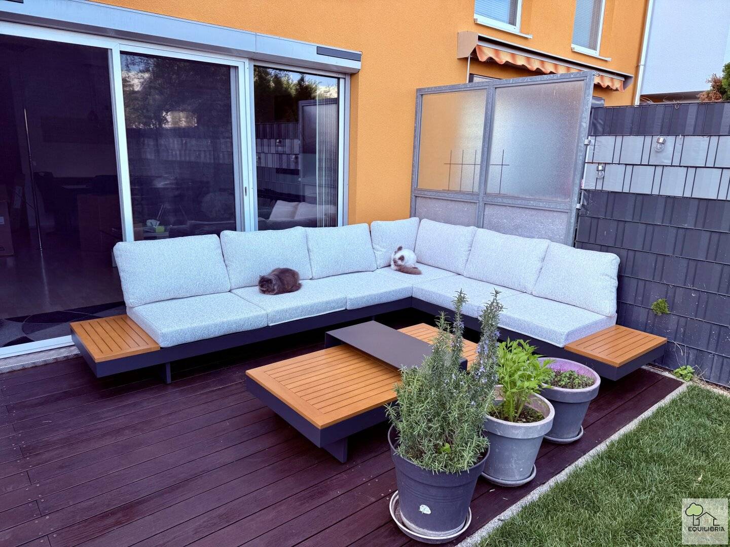 Exclusive maisonette apartment with garden, terrace, smart home &amp; e-charging station in 1220 Vienna
