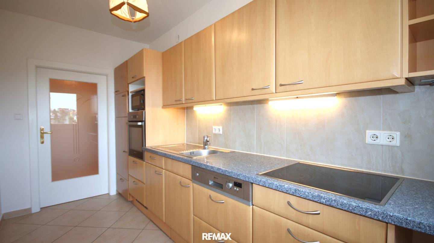 2-room apartment with balcony in prime location