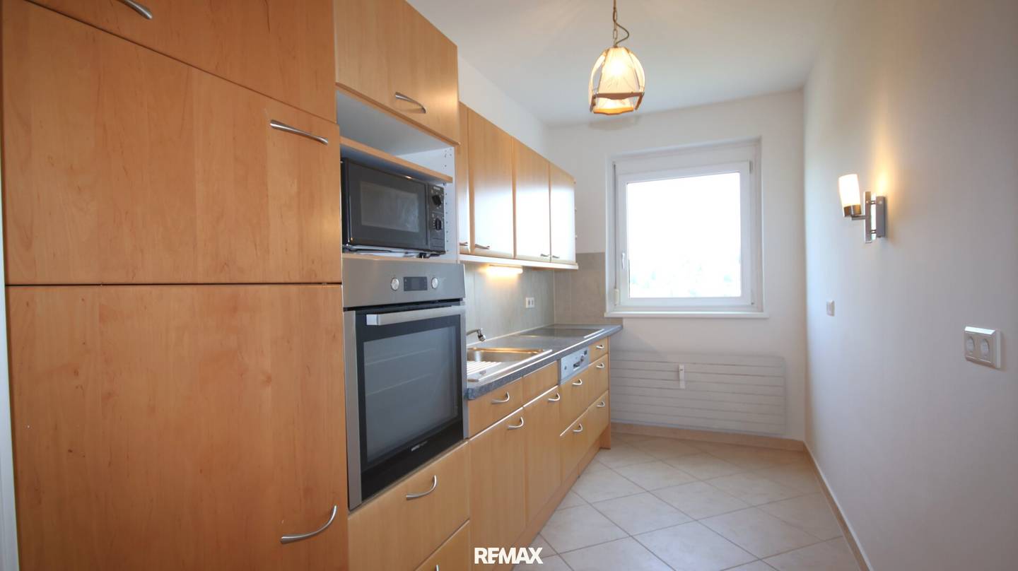 2-room apartment with balcony in prime location
