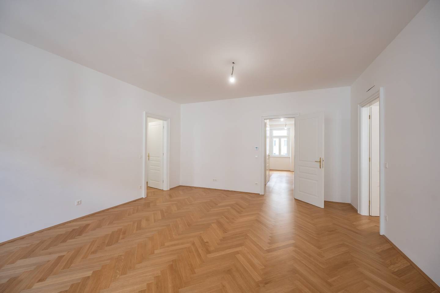 NEW Extraordinary 4-room apartment in prime location of the 2nd district