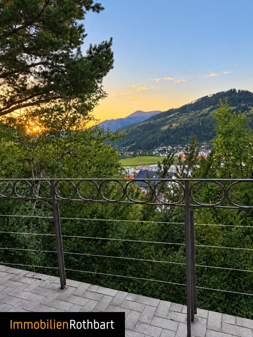 Geräumige Einfamilienhaus auf zwei Ebenen.