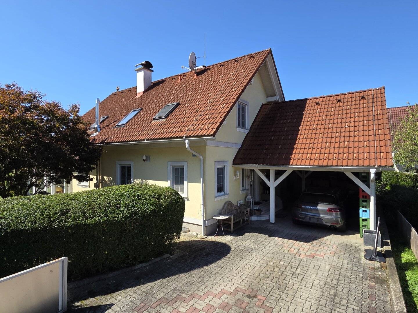 Tolles Anwesen mit Wintergarten und Poollandschaft sowie einer kleinen Teichanlage samt Garten in sonniger Ruhelage an einer Sackgasse