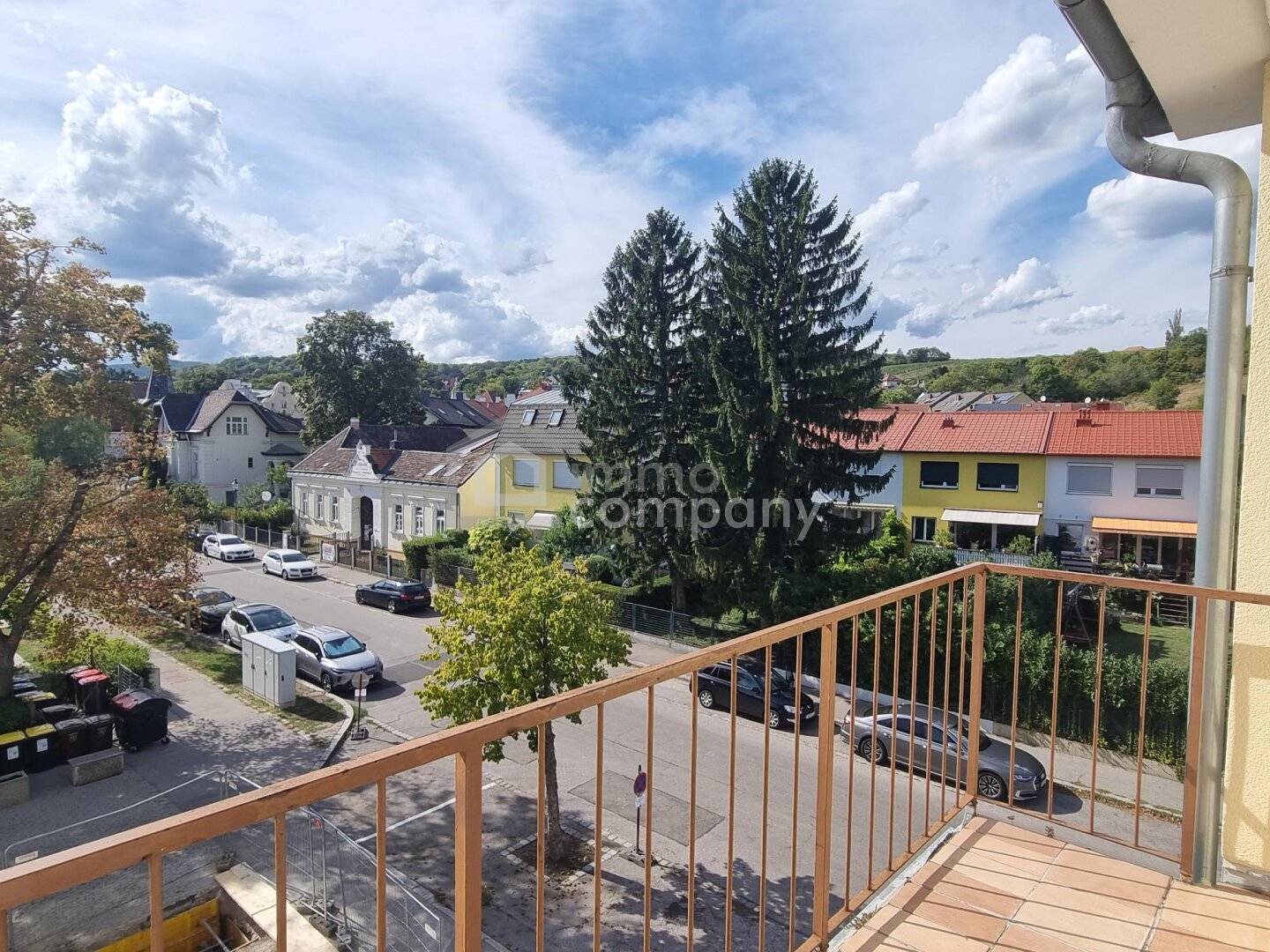 THOSE ARE BEAUTIFUL VIEWS!! Quiet, light-filled family apartment in top location