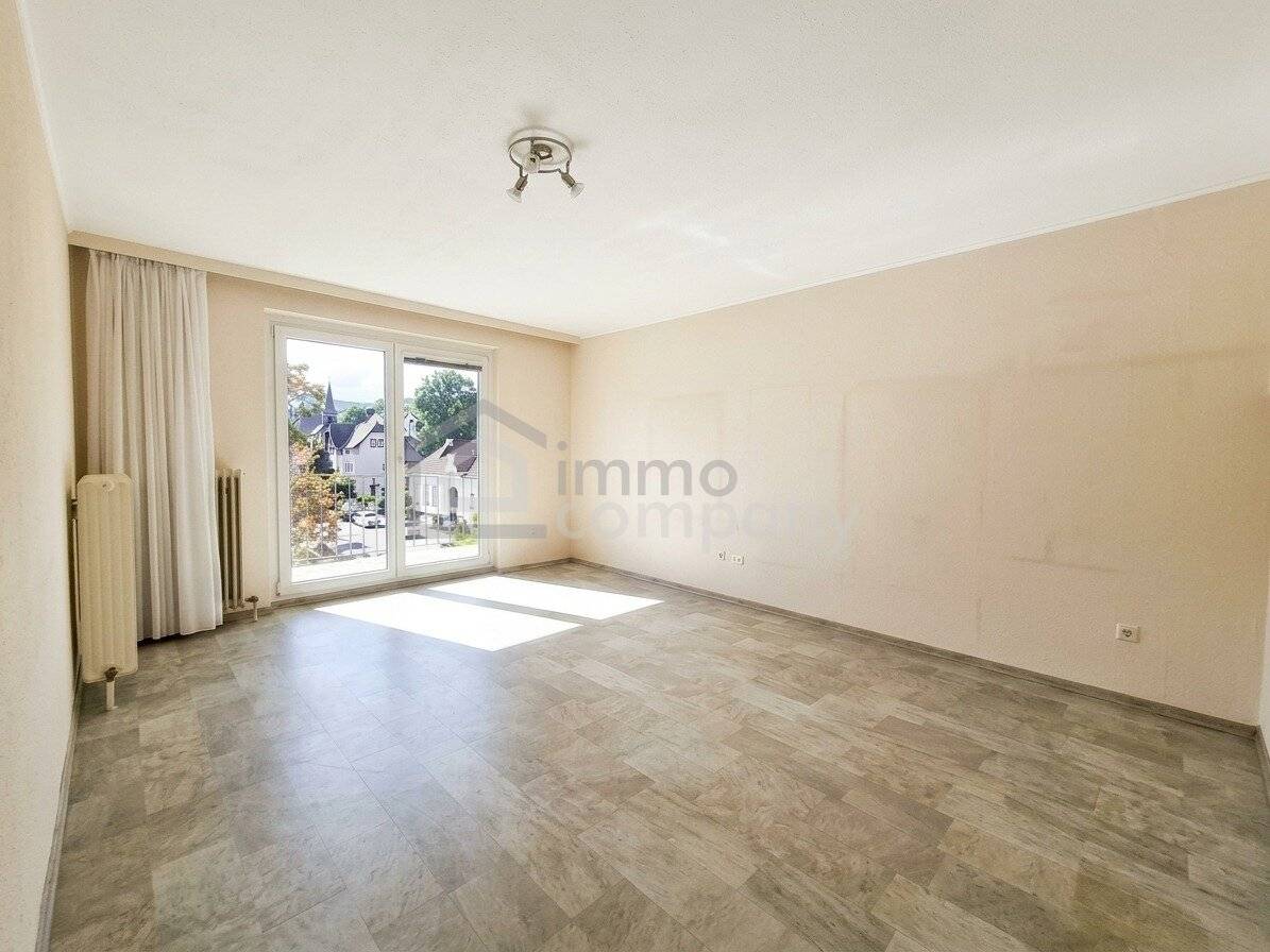 THOSE ARE BEAUTIFUL VIEWS!! Quiet, light-filled family apartment in top location