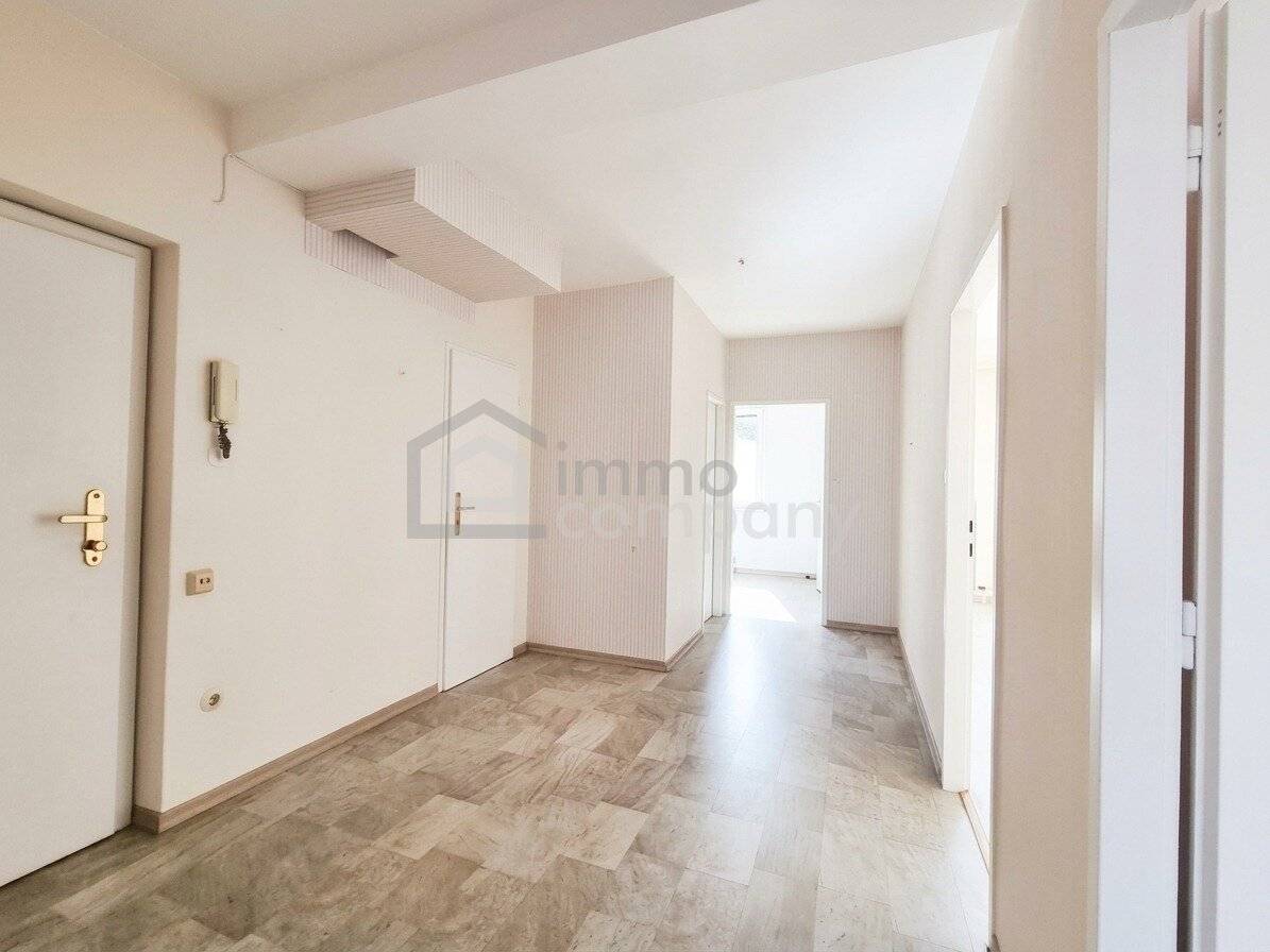 THOSE ARE BEAUTIFUL VIEWS!! Quiet, light-filled family apartment in top location