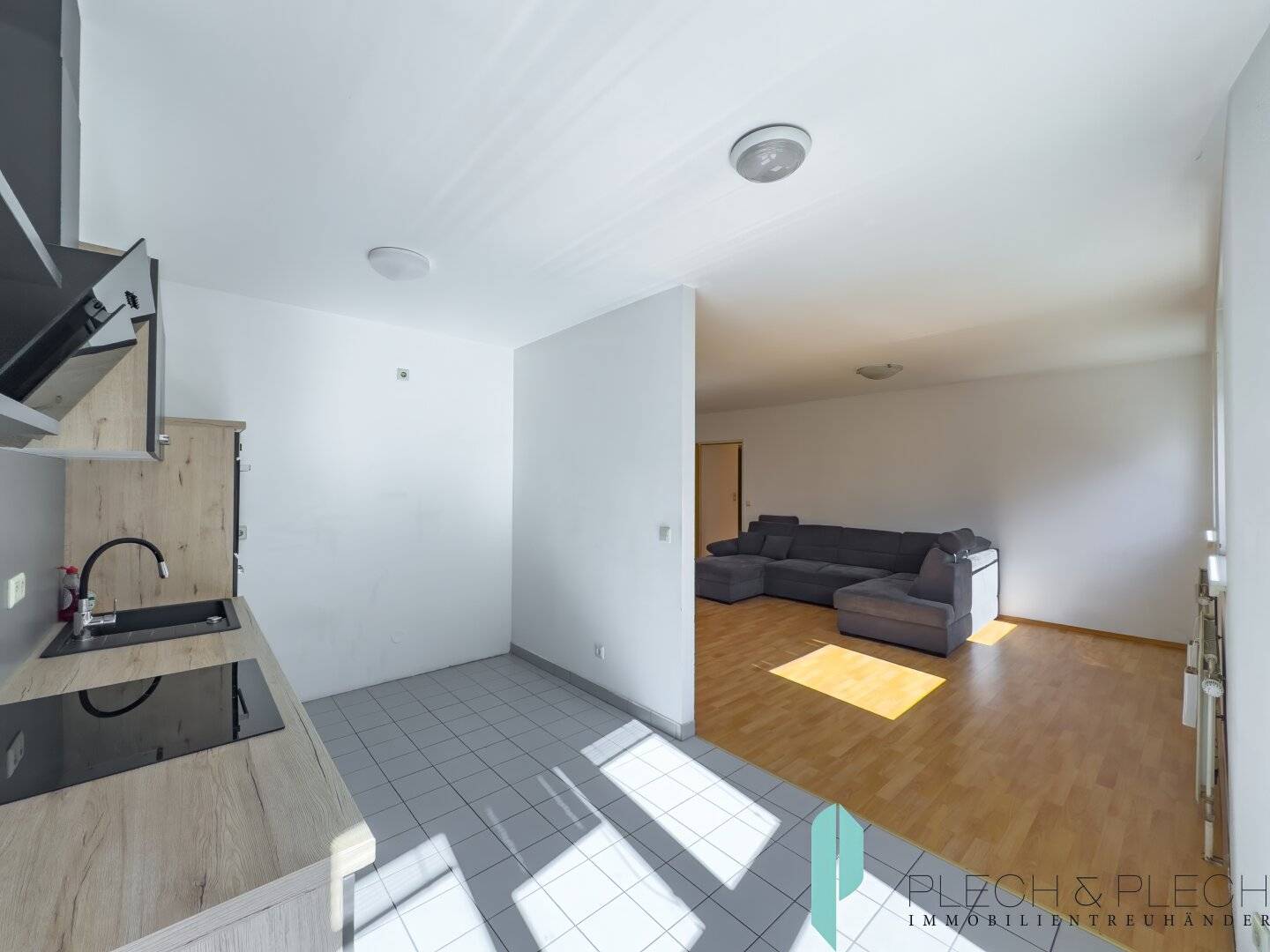 Well-maintained 3 room apartment / 3rd floor with elevator / 2 bathrooms - 2 WCs
