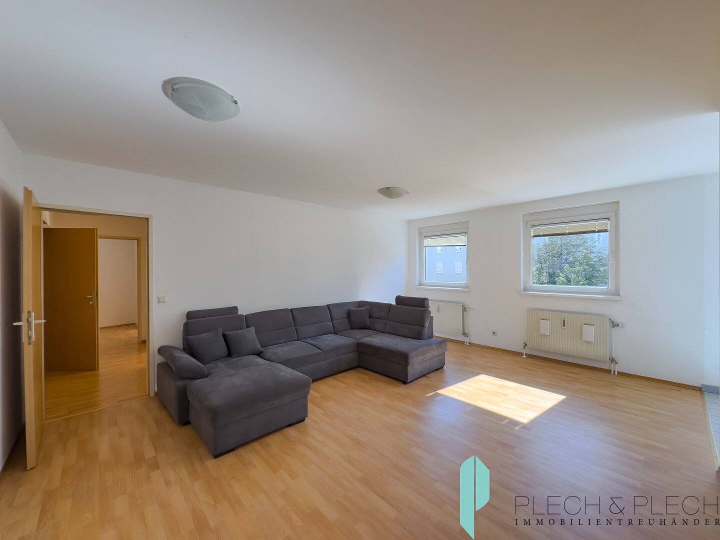 Well-maintained 3 room apartment / 3rd floor with elevator / 2 bathrooms - 2 WCs