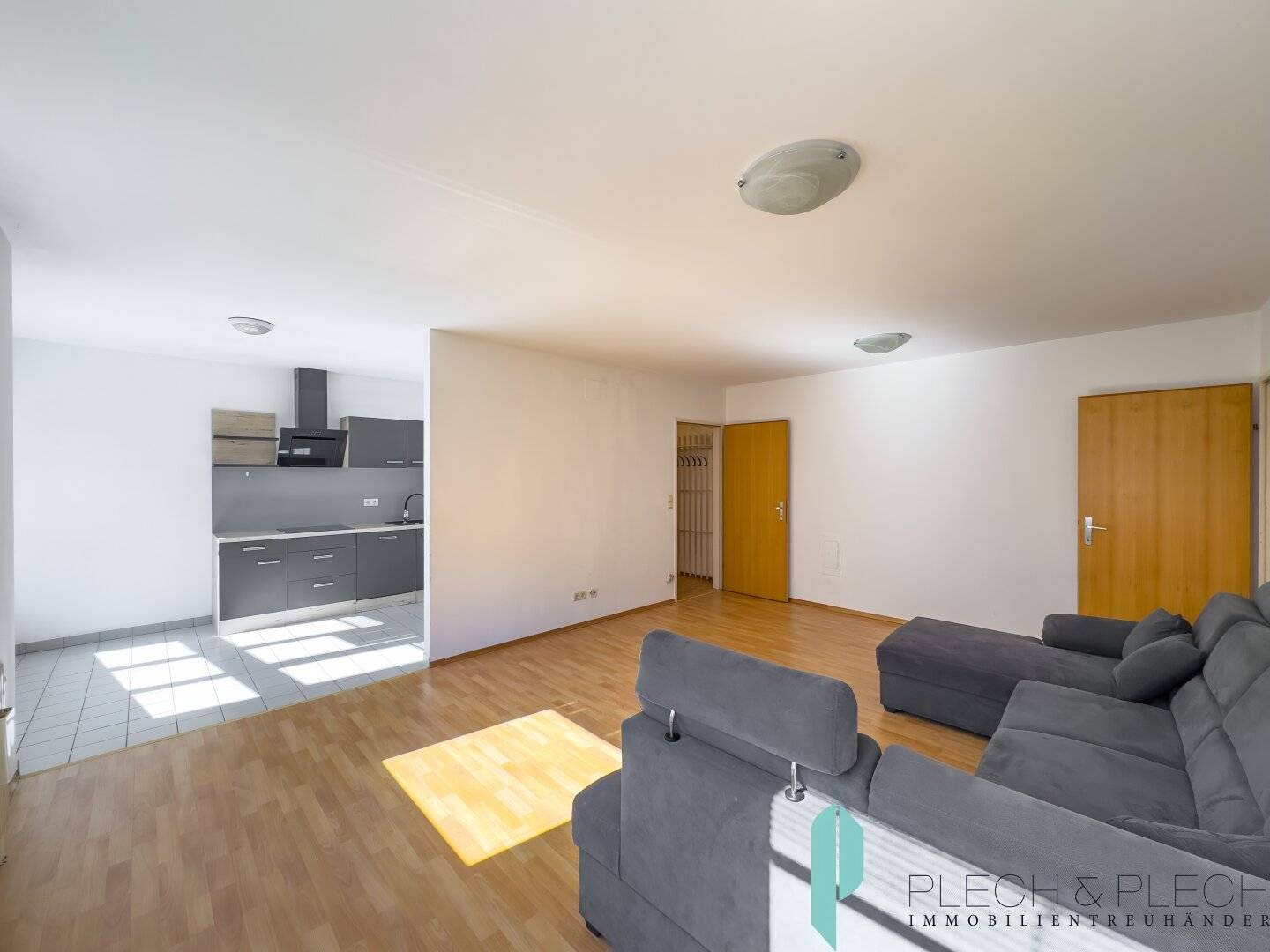 Well-maintained 3 room apartment / 3rd floor with elevator / 2 bathrooms - 2 WCs