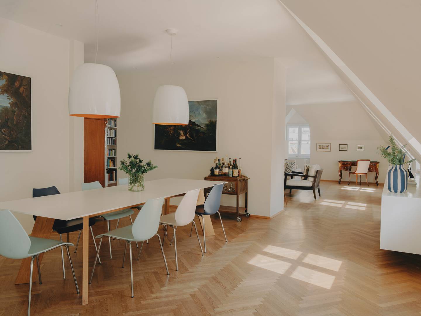 Dachgeschosswohnung mit Blick auf Franziskanerkirche und hohen Decken