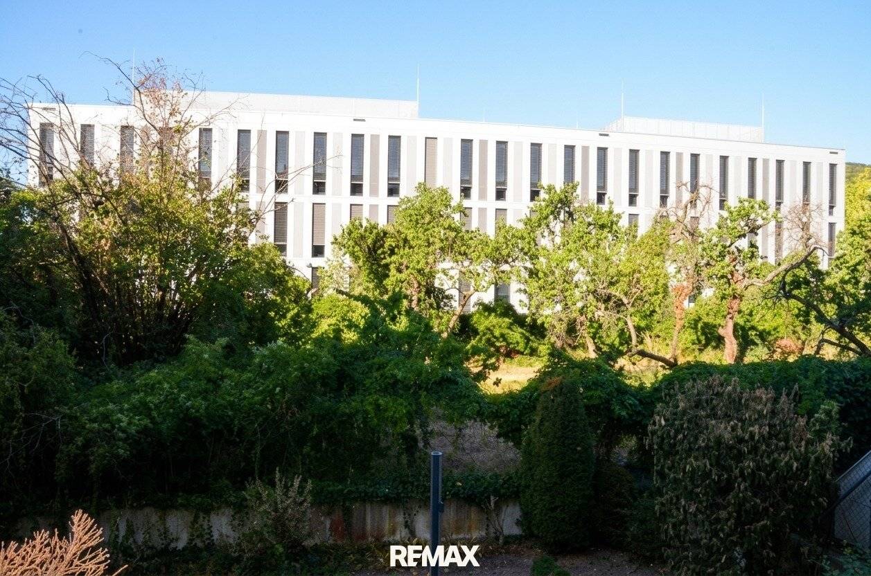 Spacious 3-room apartment with loggia and underground parking space