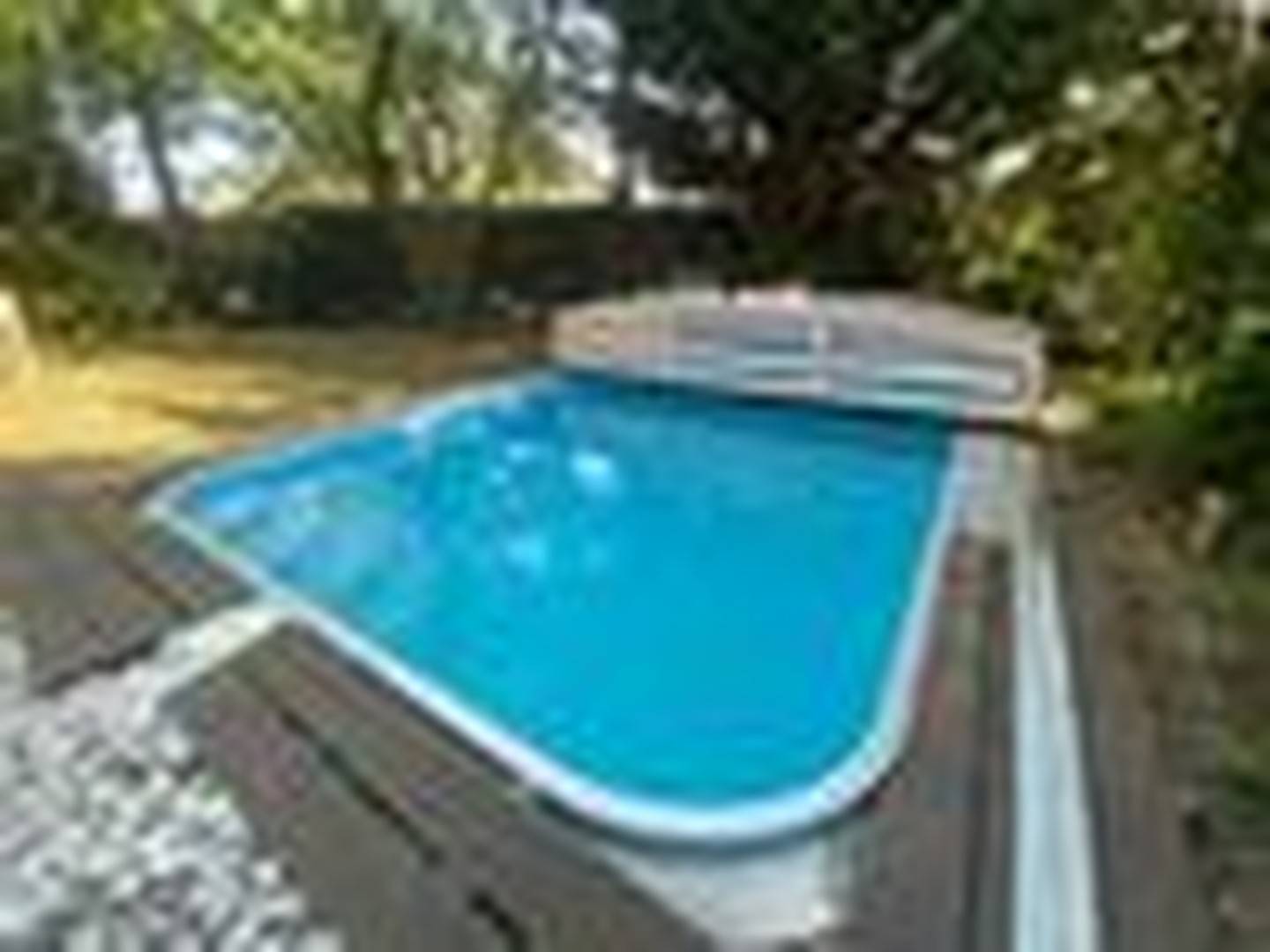 Family apartment with saltwater pool and garden