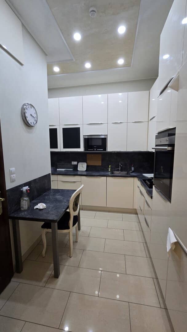 Modernisierte und möblierte 3-Zimmer-Altbauwohnung mit Lift in bester Lage des 2. Bezirks
