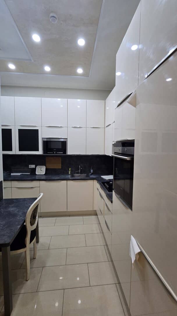 Modernisierte und möblierte 3-Zimmer-Altbauwohnung mit Lift in bester Lage des 2. Bezirks