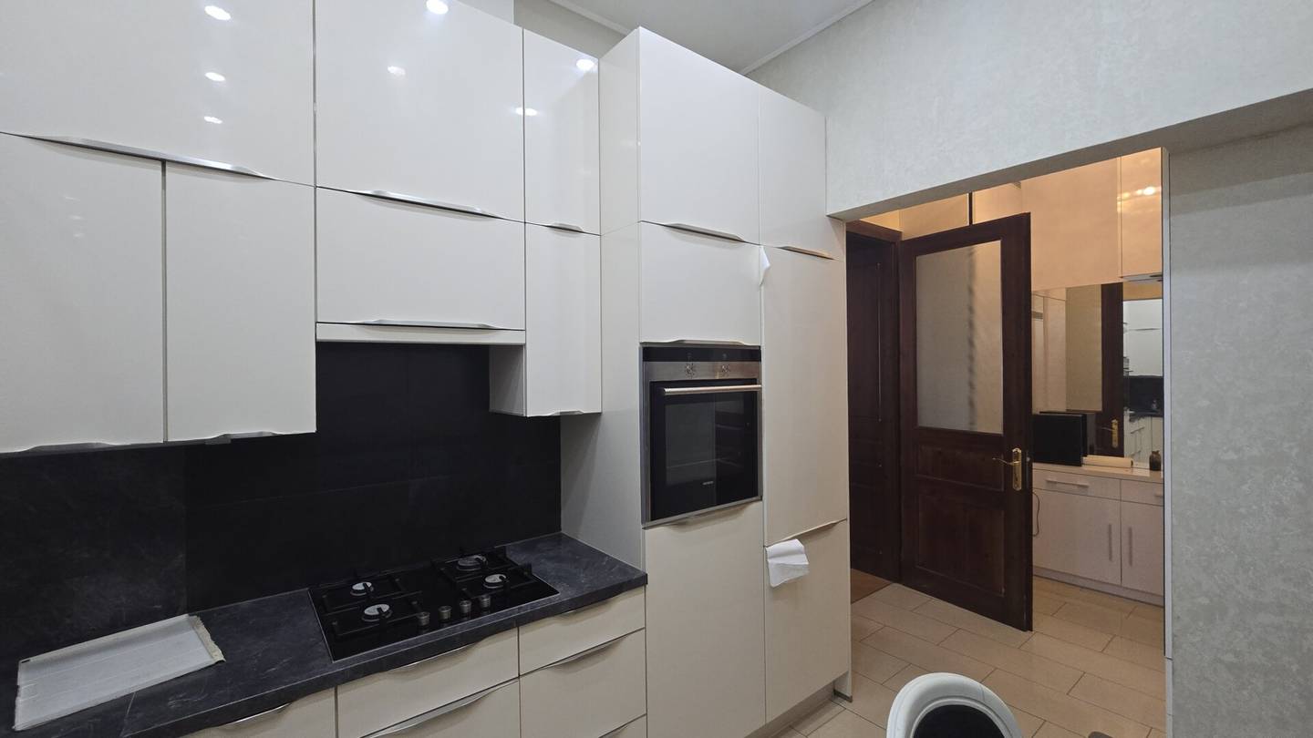 Modernisierte und möblierte 3-Zimmer-Altbauwohnung mit Lift in bester Lage des 2. Bezirks