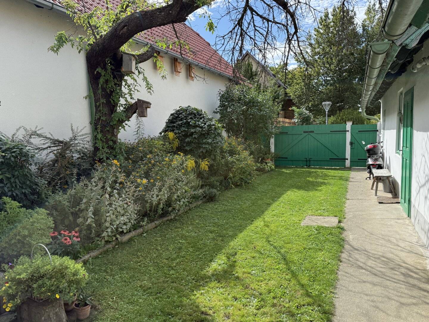 liebevoll restaurierter Streckhof mit idyllischem Garten