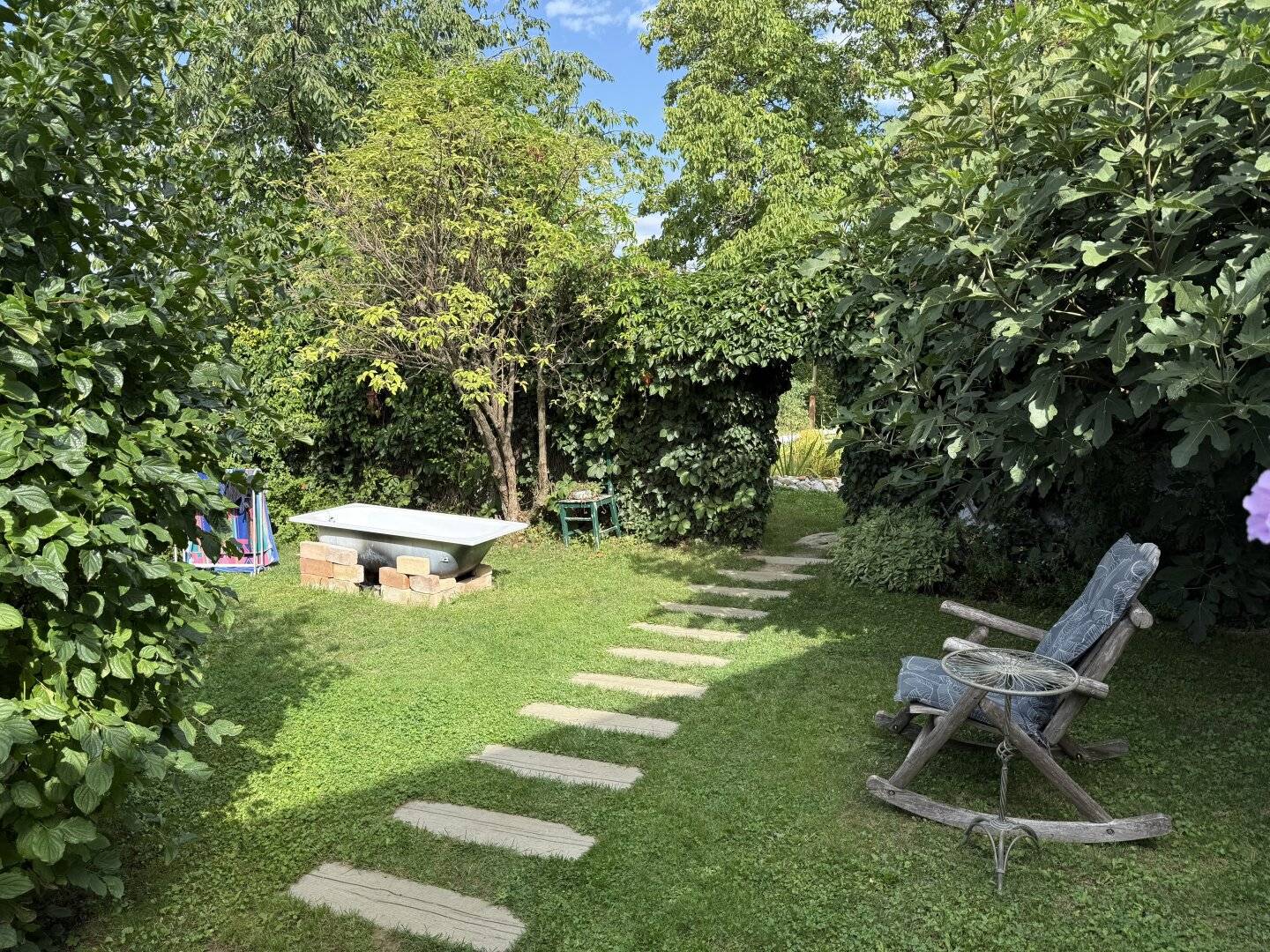 liebevoll restaurierter Streckhof mit idyllischem Garten