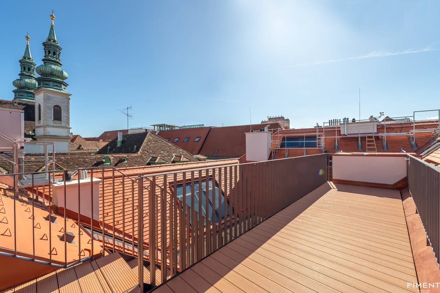 Dreamlike 4-room attic apartment with roof terrace in the heart of Vienna
