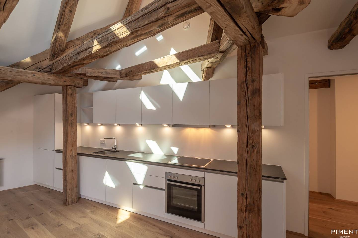 Dreamlike 4-room attic apartment with roof terrace in the heart of Vienna