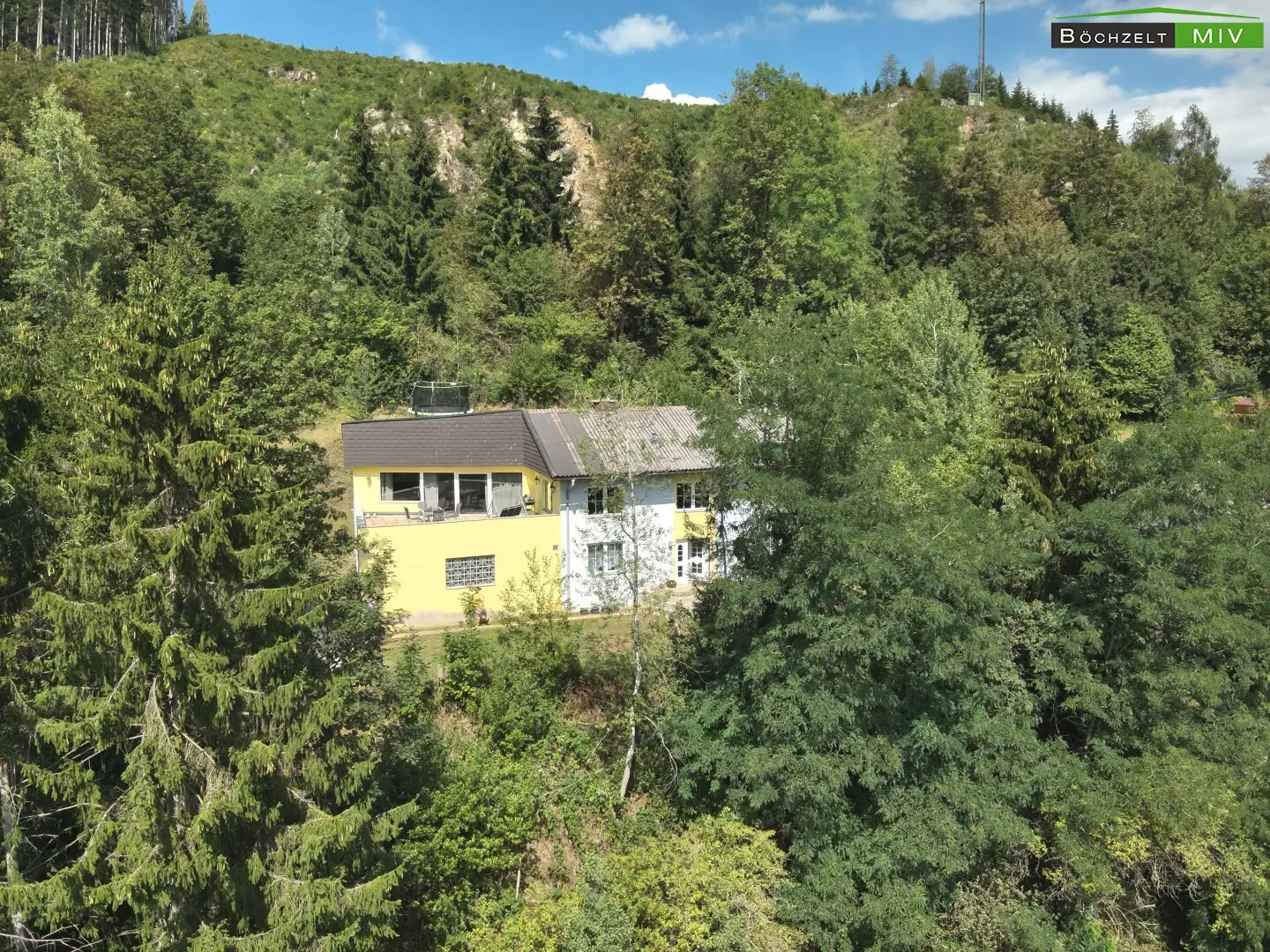 Außergewöhnlich großzügiges Einfamilienhaus mit rund 171 m² Wohnfläche, Mehrfachgarage und privater Waldrandlage in Judenburg