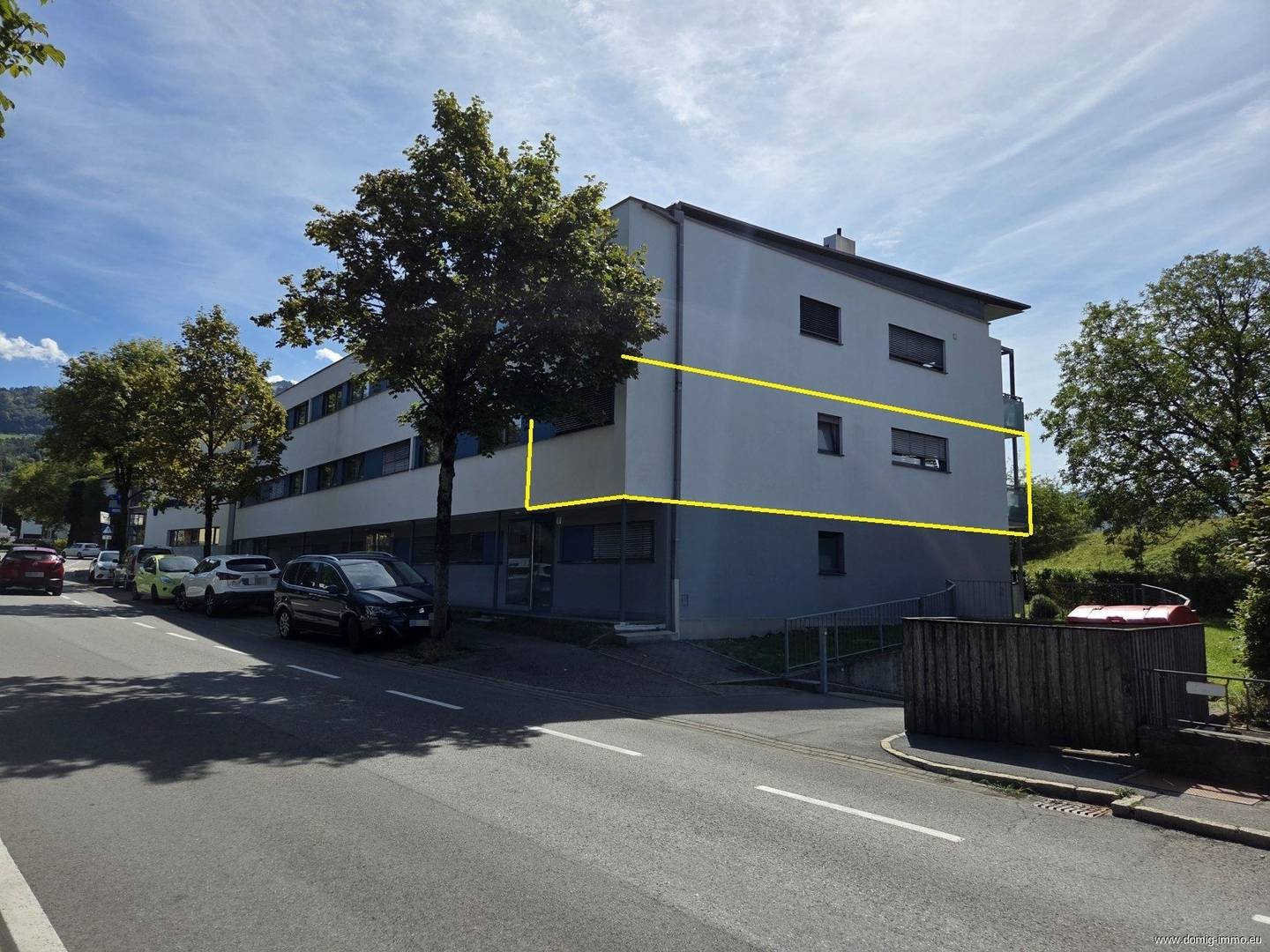 Bright apartment with balcony and underground parking centrally located