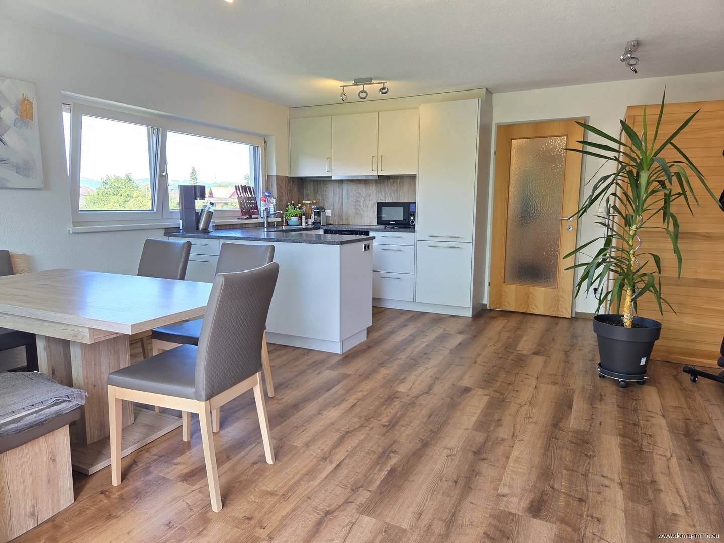 Bright apartment with balcony and underground parking centrally located