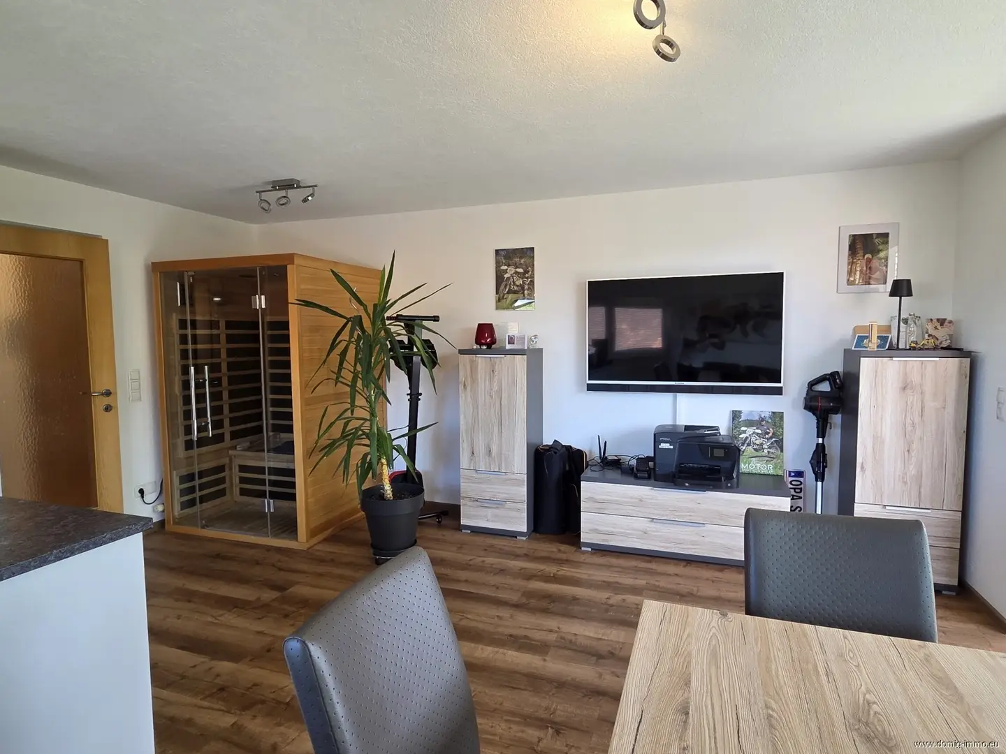 Bright apartment with balcony and underground parking centrally located