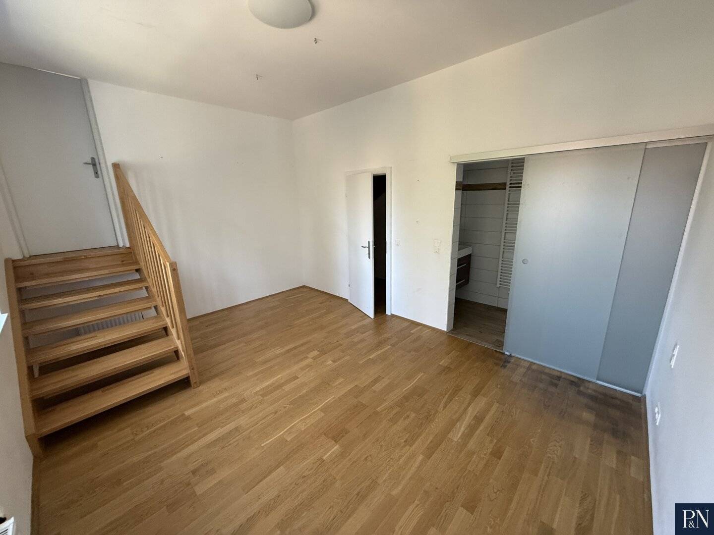 Bright 2 1/2-room apartment with terrace in Baden near Vienna