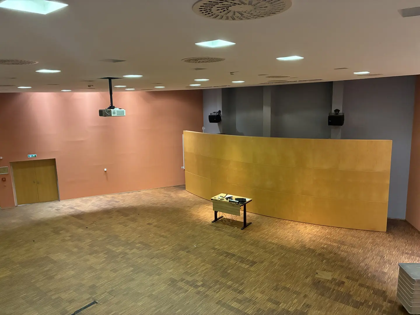 Voll ausgestattete klimatisierte Loftwohnung mit Empfangsbereich
