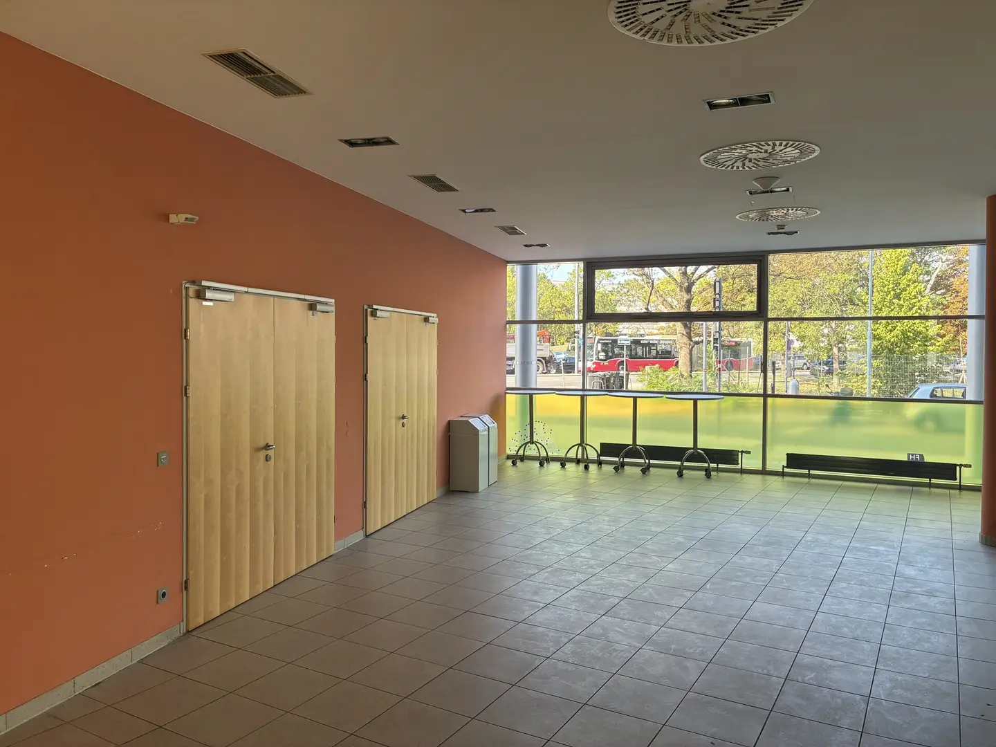 Voll ausgestattete klimatisierte Loftwohnung mit Empfangsbereich