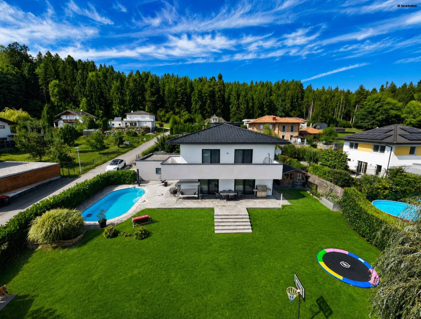 Wohntraum der Extraklasse in Atterseenähe mit Pool, Kaminofen, Balkon, Terrasse &amp; Doppelgarage in Bierbaum / Gampern