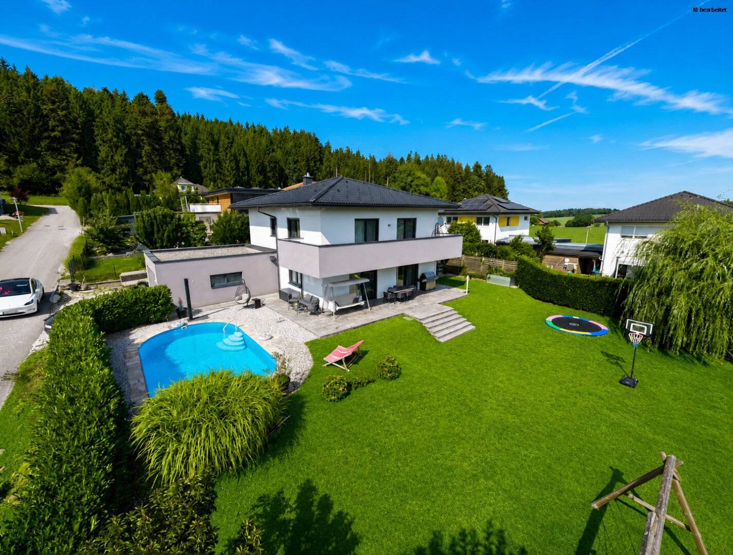 Wohntraum der Extraklasse in Atterseenähe mit Pool, Kaminofen, Balkon, Terrasse &amp; Doppelgarage in Bierbaum / Gampern