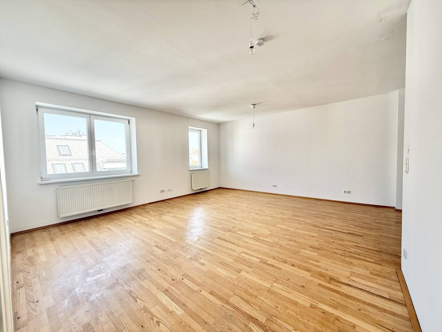 Stylish 3-room attic apartment with terrace and fitted kitchen in 1100 Vienna, 99 m², 1,595€