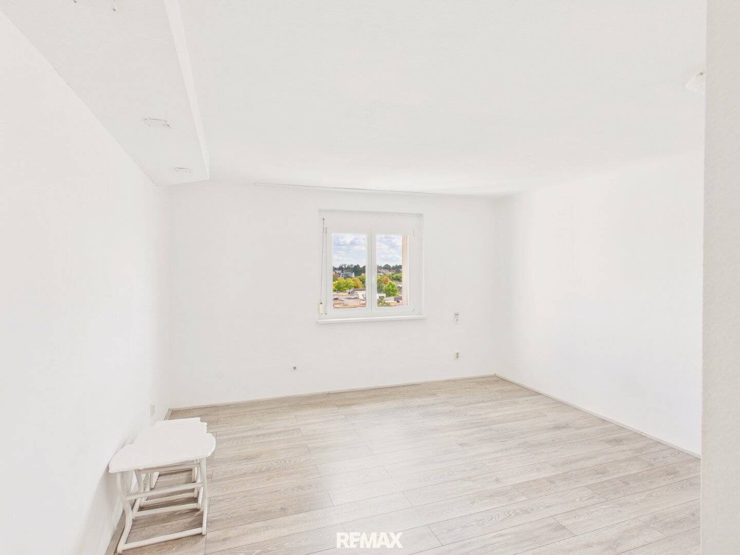 2,5 Zimmer - TOP-Aussicht über Schwechat