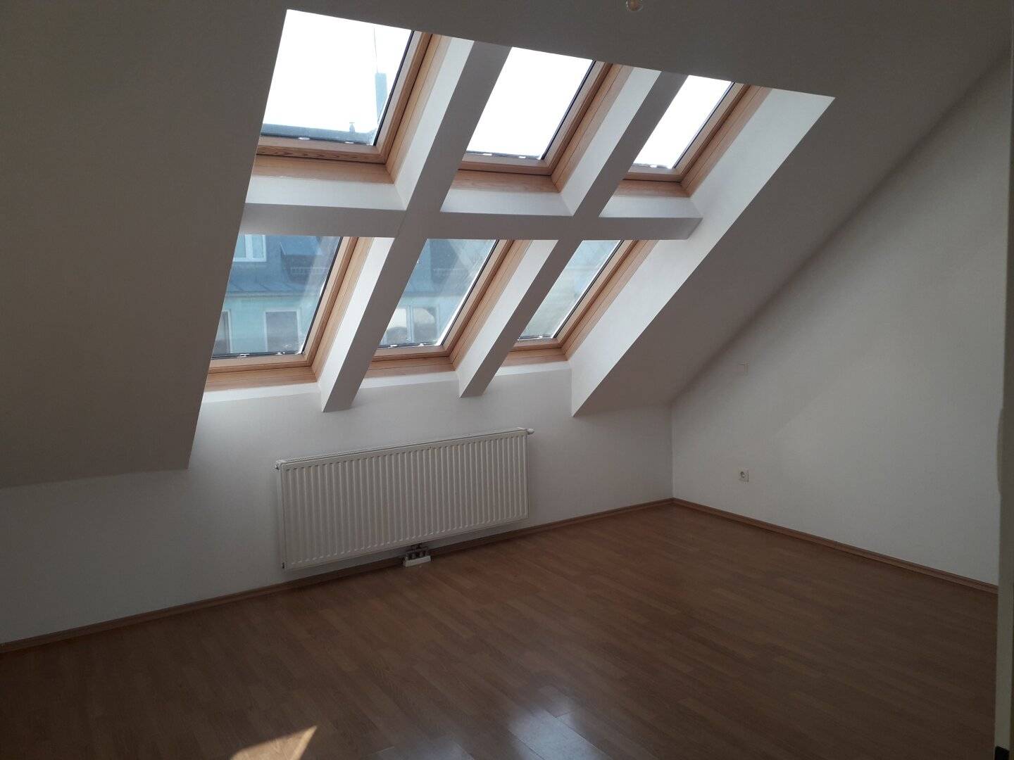 3-room attic apartment with balcony in Ottakring