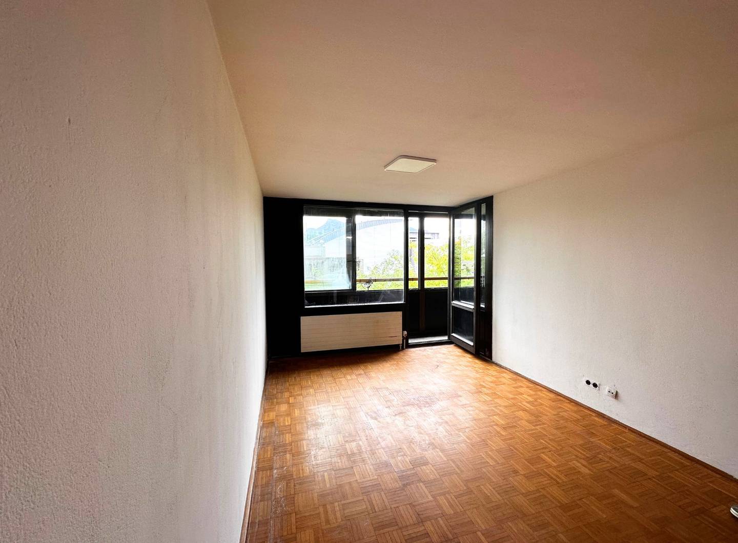 South facing Wohnung with glazed balcony