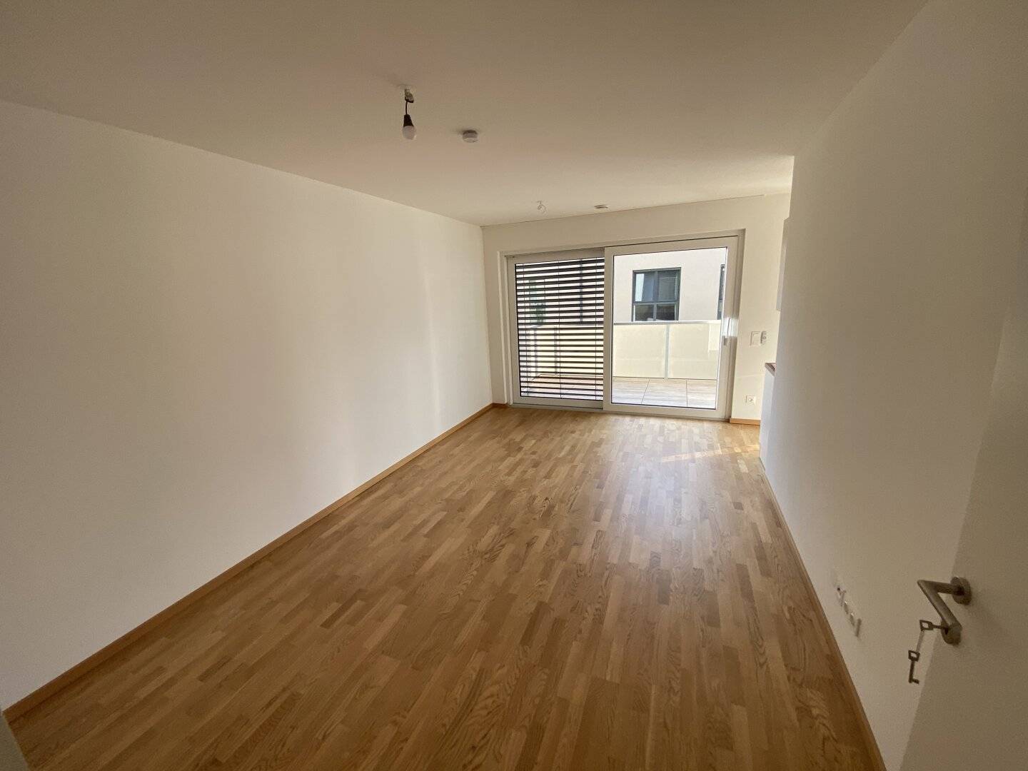 High-quality 2-room apartment with balcony and 2 garage spaces - first occupancy