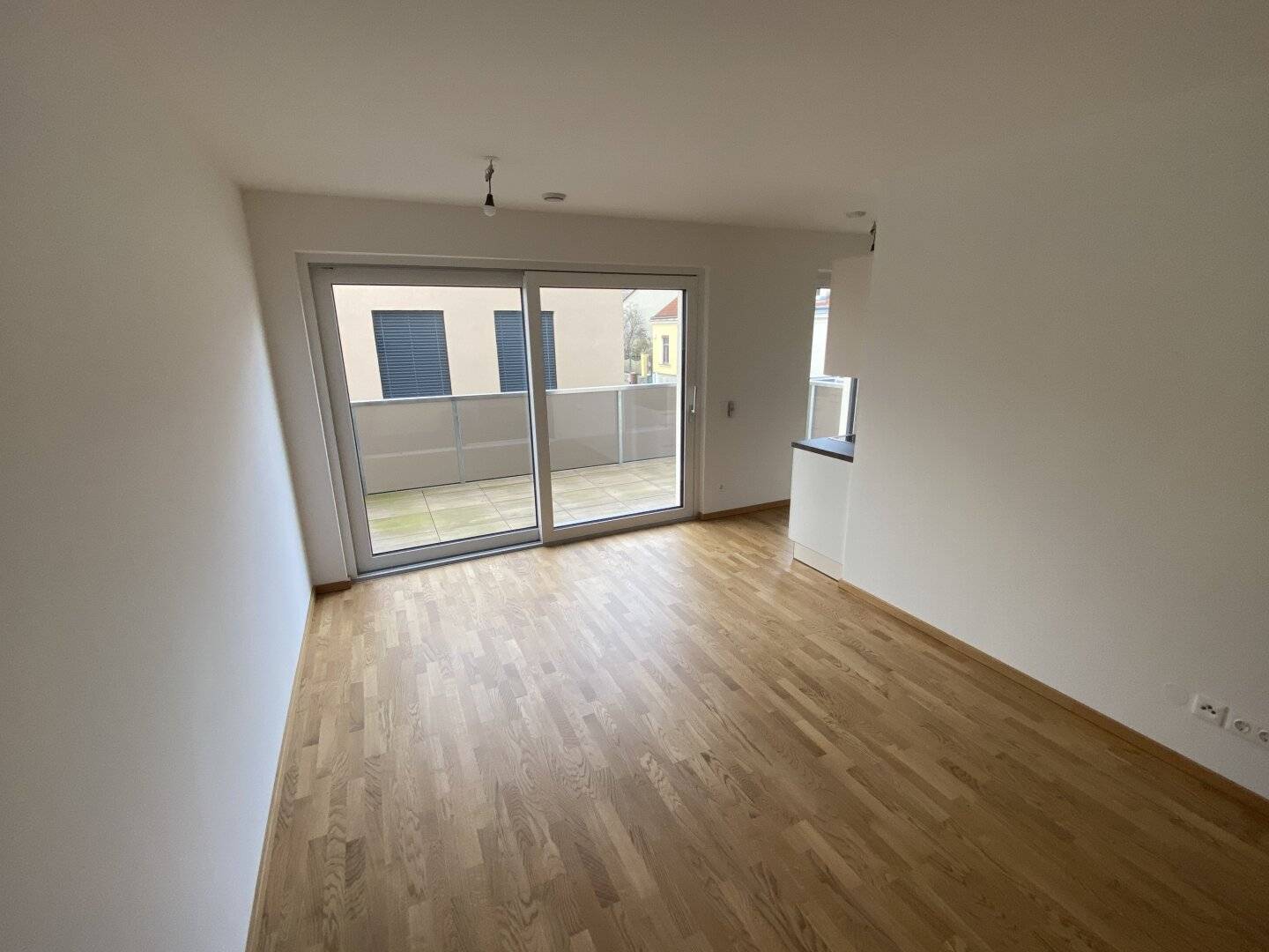 High-quality 2-room apartment with balcony and 2 garage spaces - first occupancy