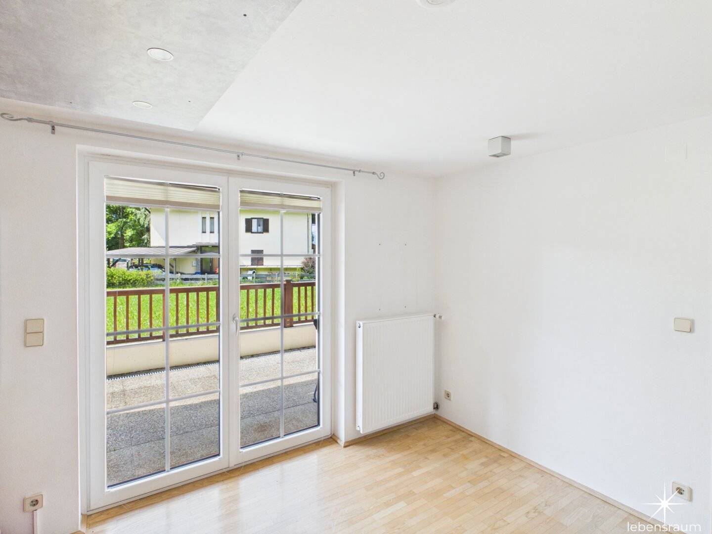 Smart investing and wonderful living: Well maintained multi family house with 3 units and optional building land reserve