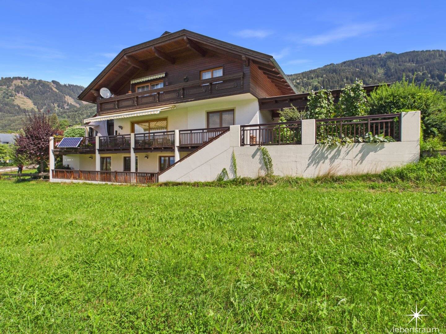 Smart investing and wonderful living: Well maintained multi family house with 3 units and optional building land reserve