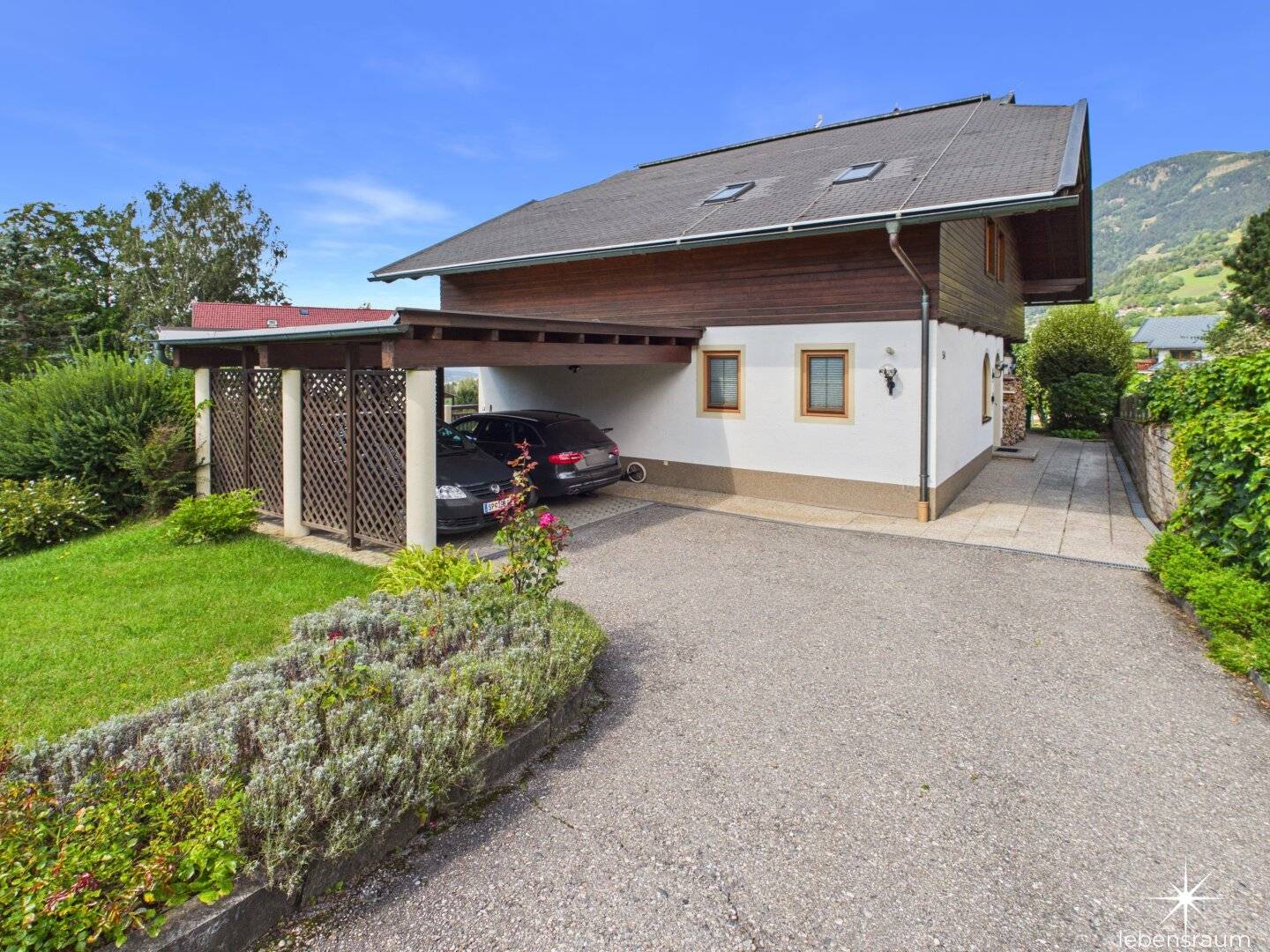 Smart investing and wonderful living: Well maintained multi family house with 3 units and optional building land reserve