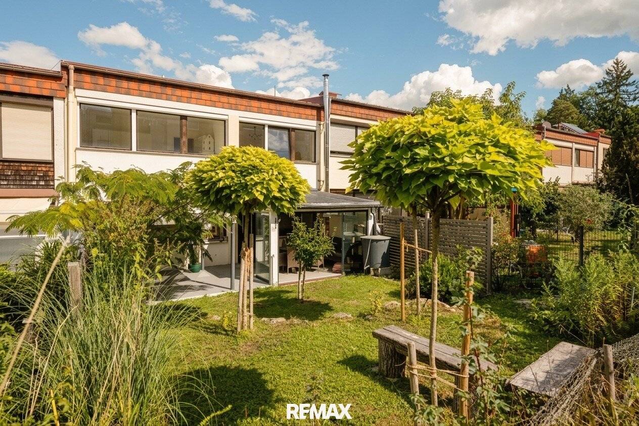 Affordable terraced house with garage in the Waldrandsiedlung