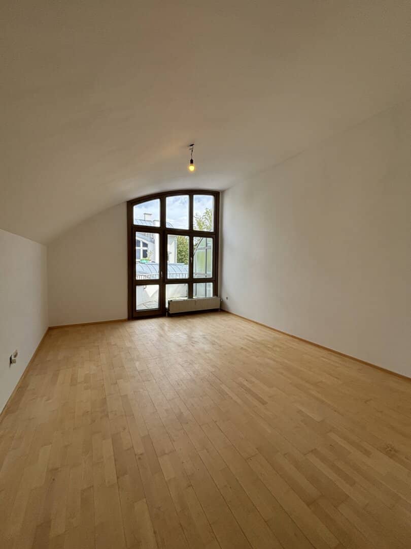 1140 Grünruhelage: Sonnige 5-Zimmer-DG-Maisonette mit N/O-Terrasse &amp; Balkon!