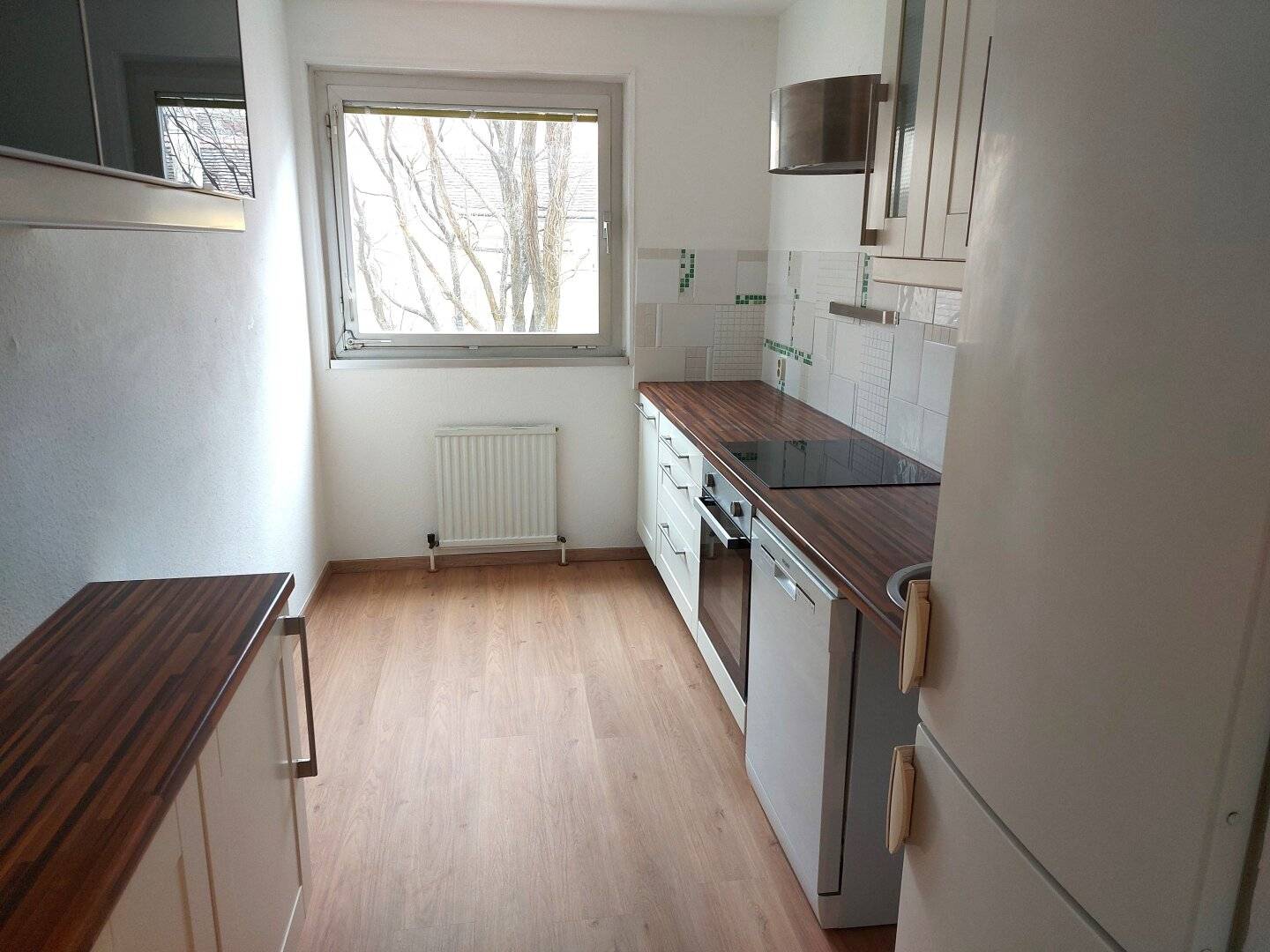 Near Schönbrunn 7 Min to U4 absolute quiet location Loggia grocery store in the building