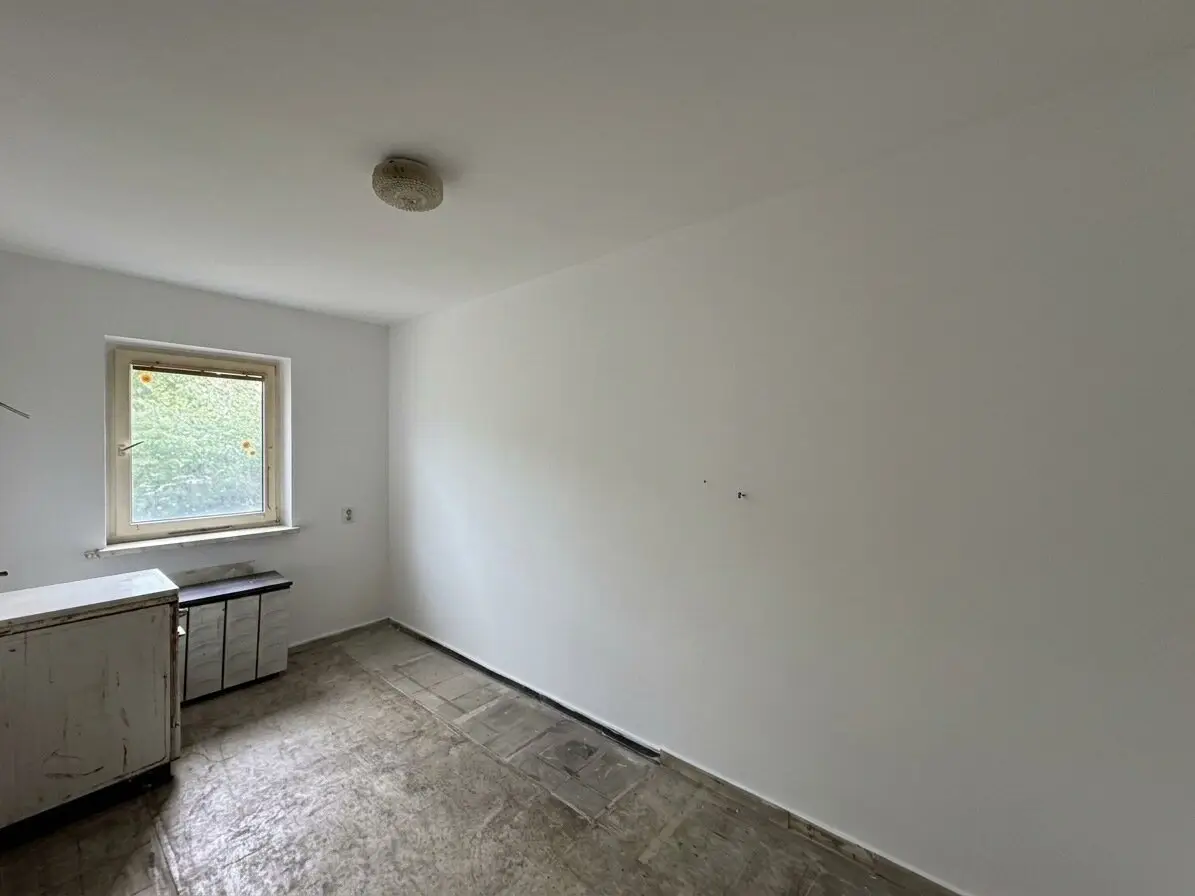 Renovation professionals take note Single or couple hit at U3 Ottakring Available immediately