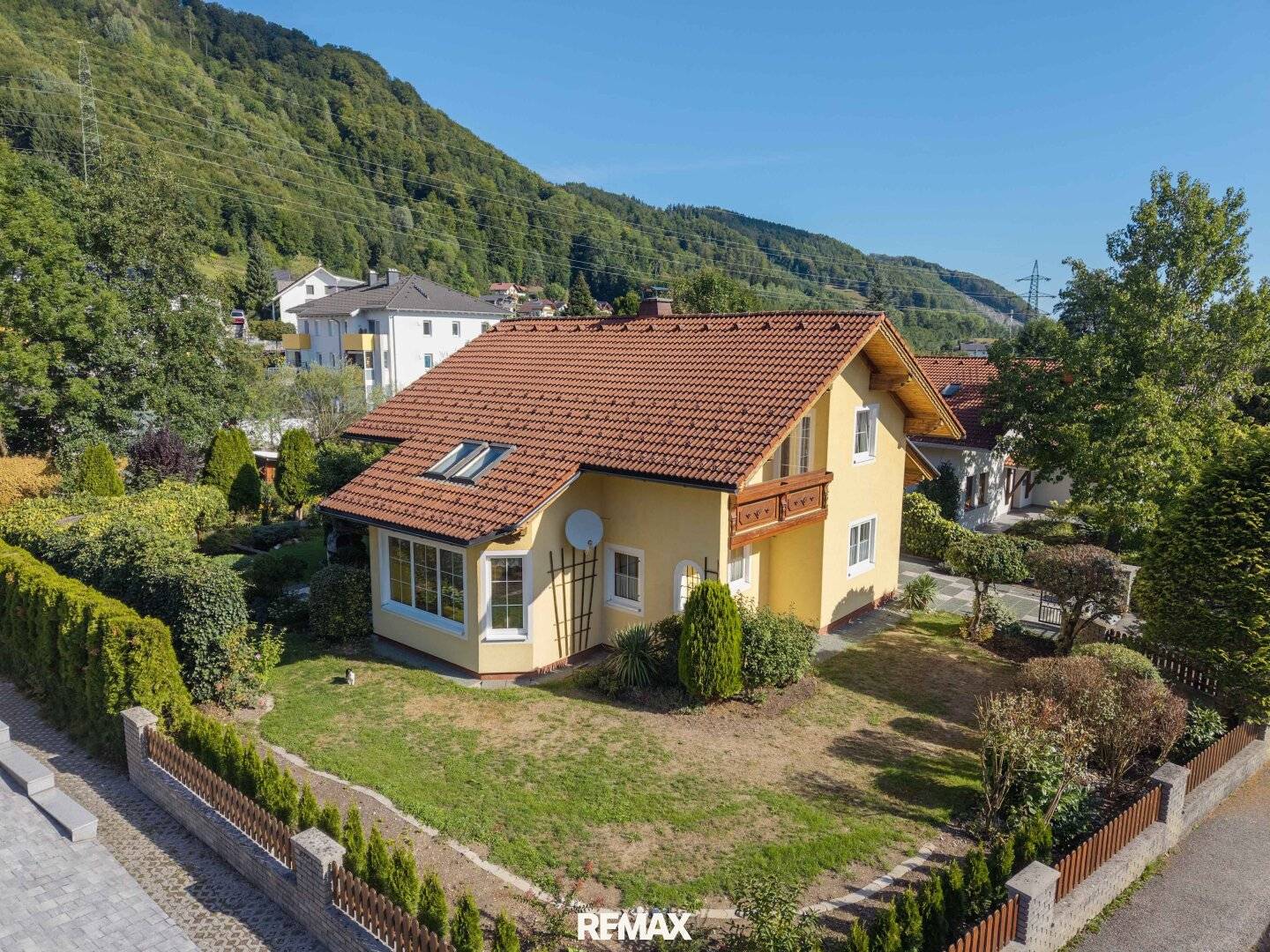 Paradise for Garden Lovers: Charming Family Dream in Altmünster