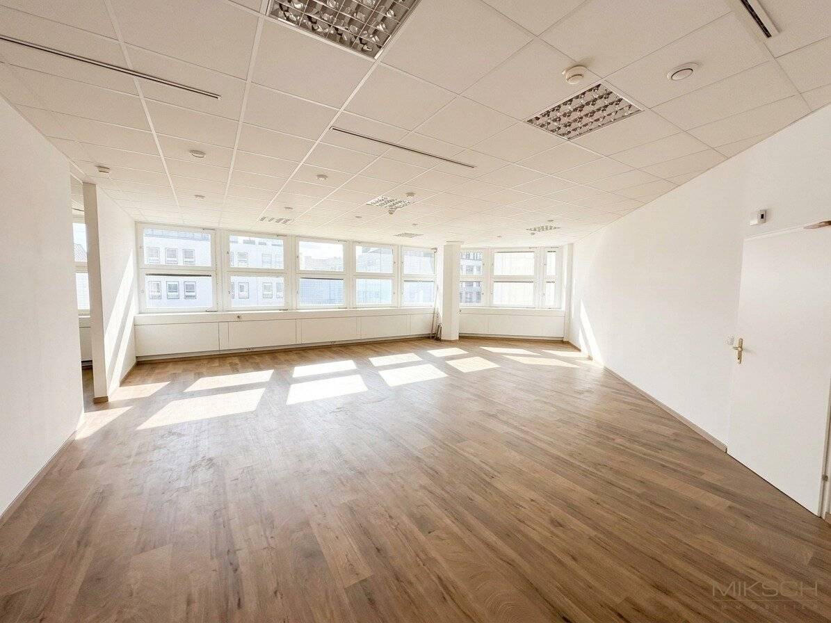 Modern office I approx. 84m² I Cooling &amp; ventilation I Elevator I in Wiener Neustadt I Prime location