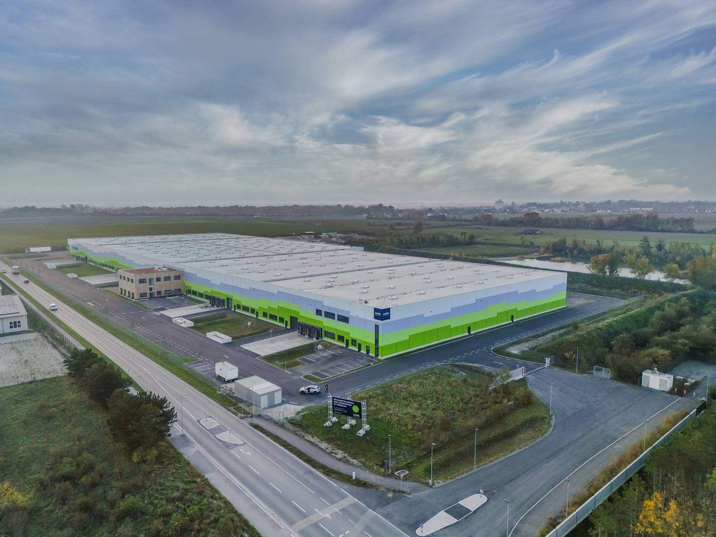 Modern logistics property with prime A2 connection Wohnung