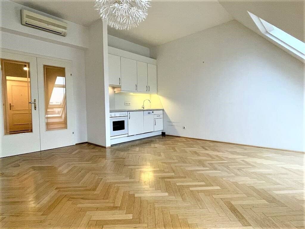 Top floor, SALZTORGASSE, air-conditioned 57 m2 new build, 2 rooms, fitted kitchen, bathtub, parquet, distant view