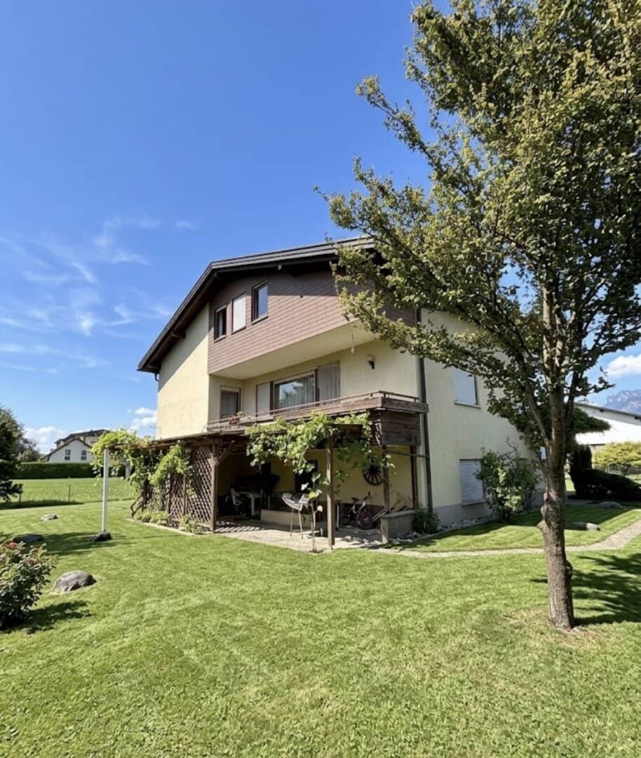 Turnkey single-family house with large garden in quiet prime location in Hohenems